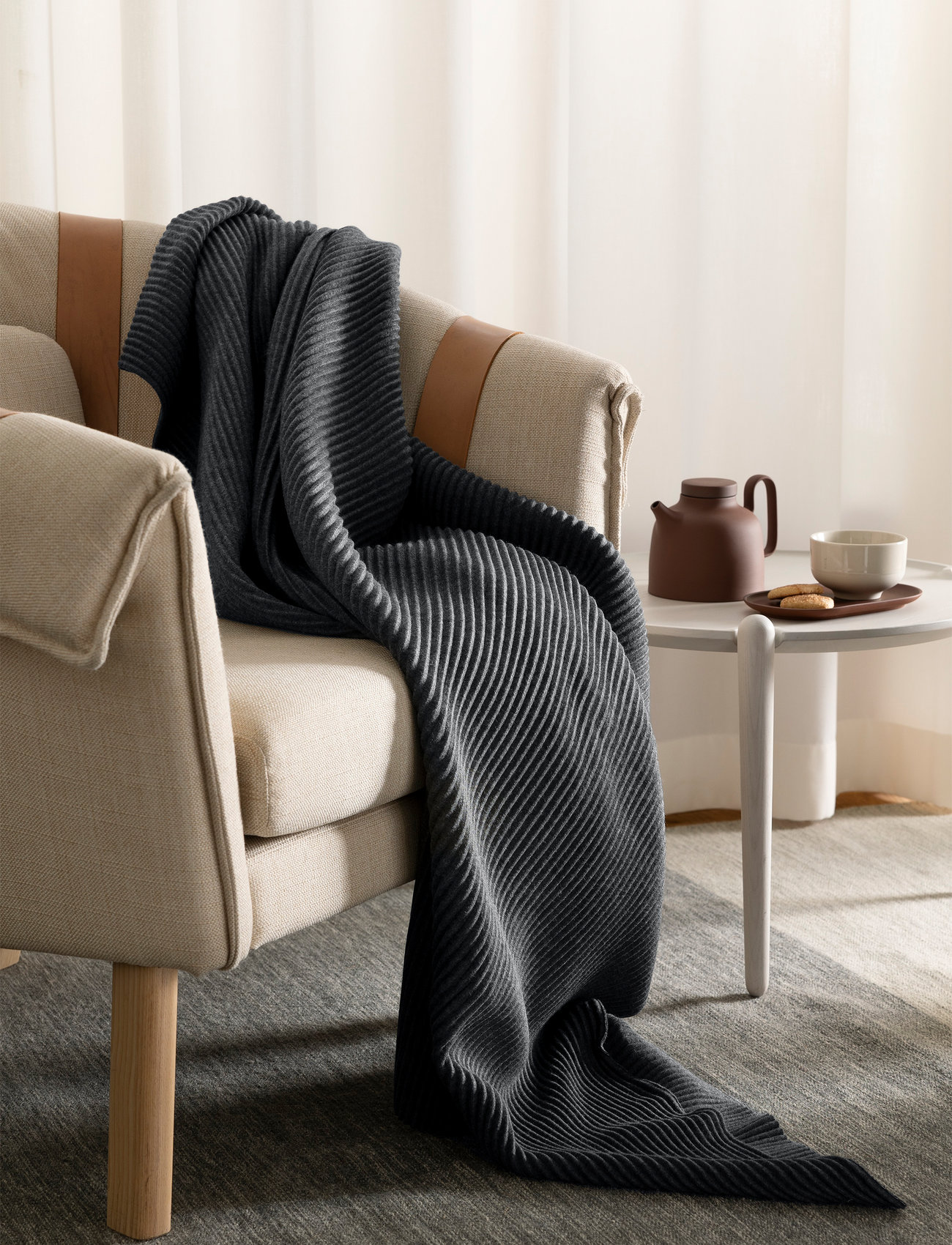 Design House Stockholm - Pleece throw - blankets & throws - dark grey - 1