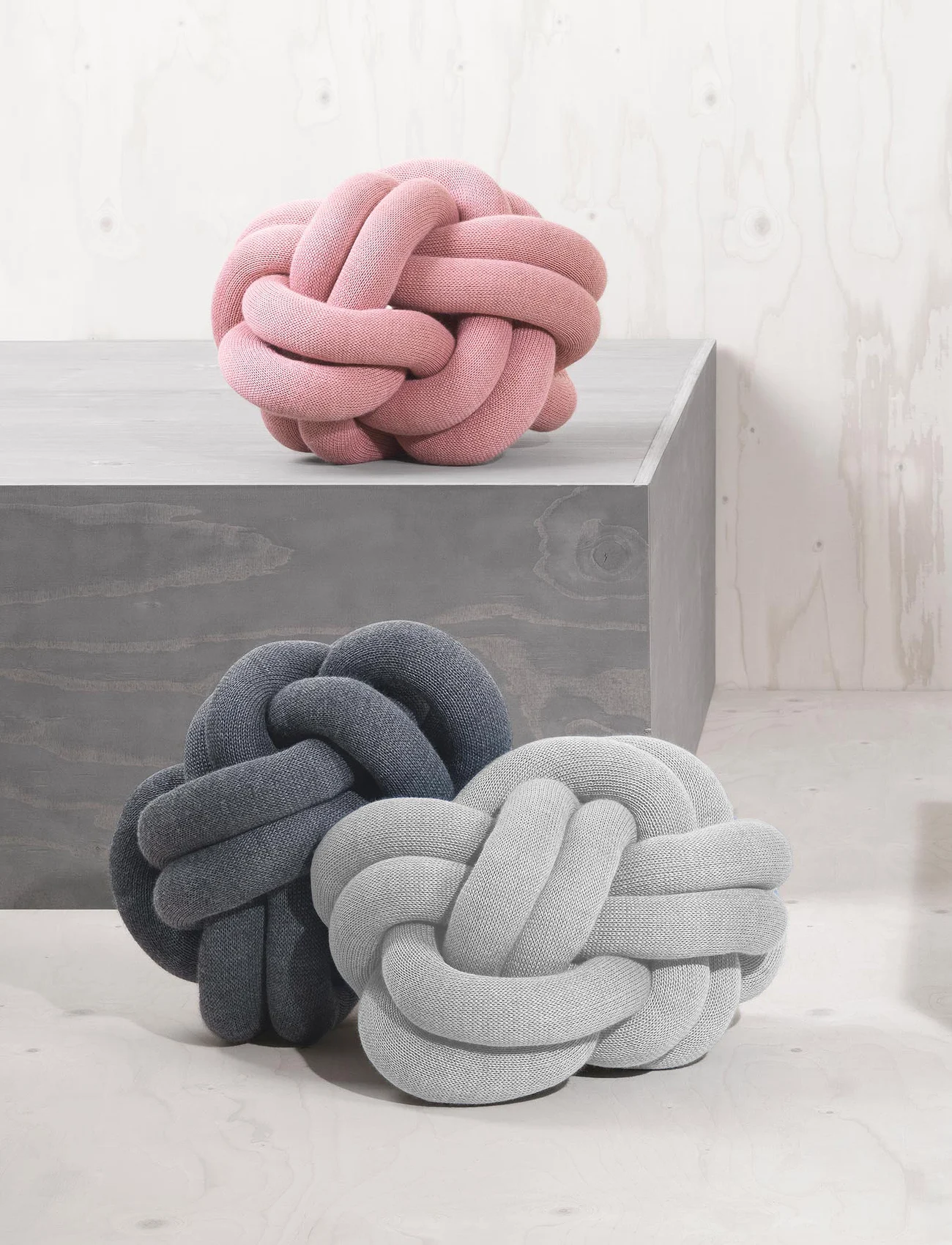 Design House Stockholm - Knot cushion - koristetyynyt - whitegrey - 1