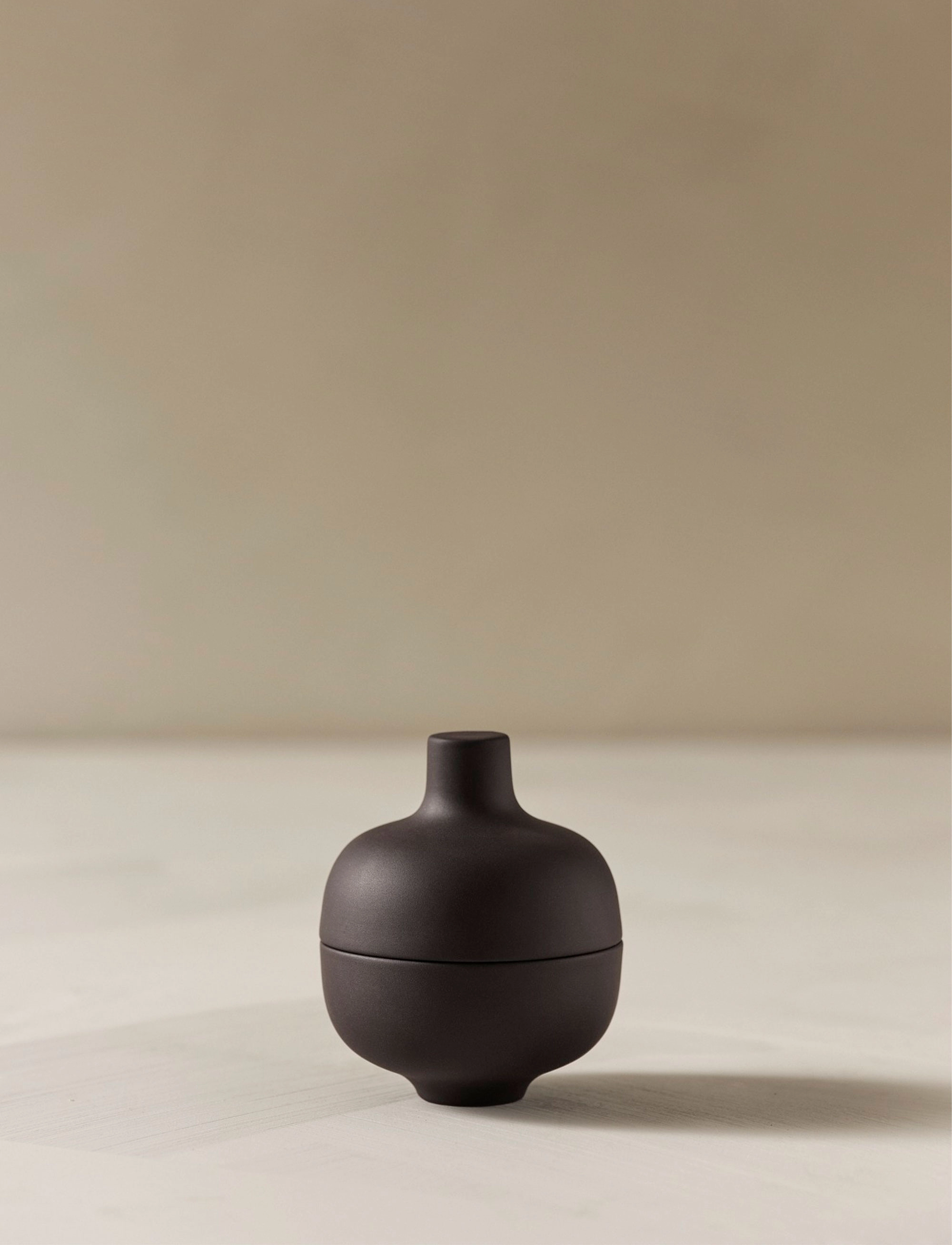 Design House Stockholm - Sand Small Bowl w Lid - serveringsskåle - black - 2
