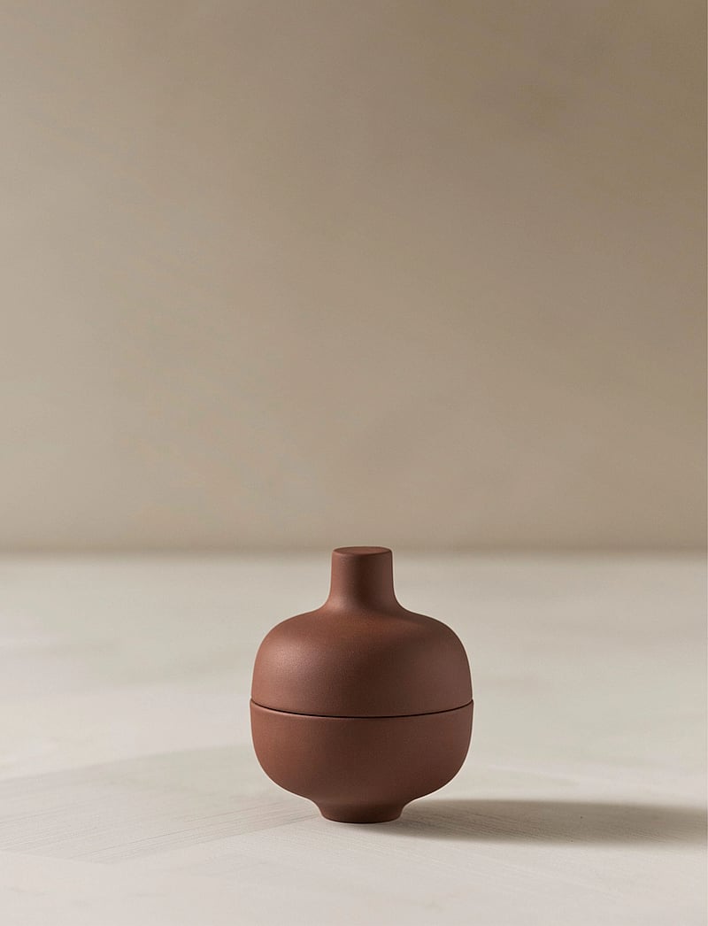Design House Stockholm - Sand Small Bowl w Lid - serveerimisnõud - red - 2