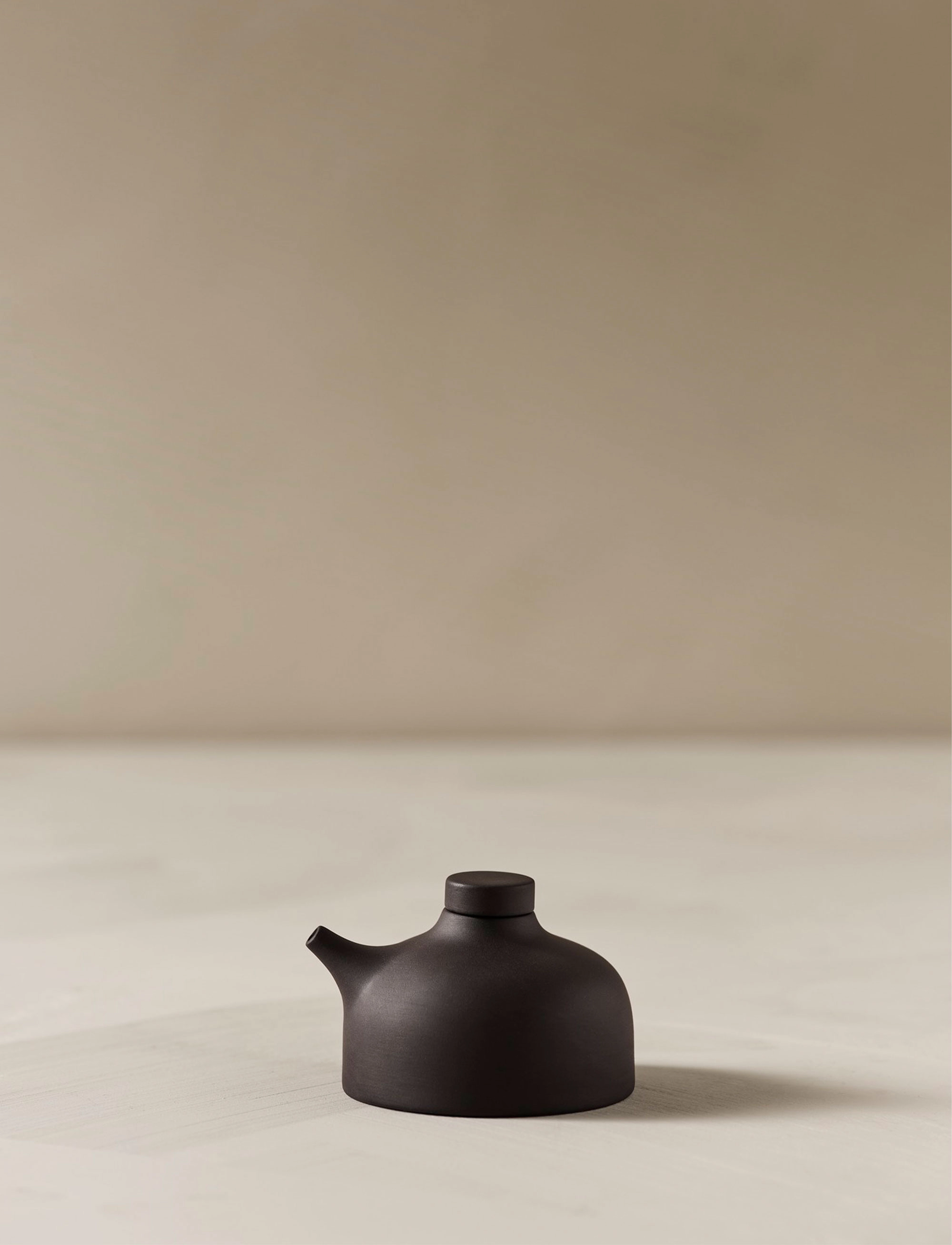 Design House Stockholm - Sand Soy Pot - mērces laivas un mērces katli - black - 2