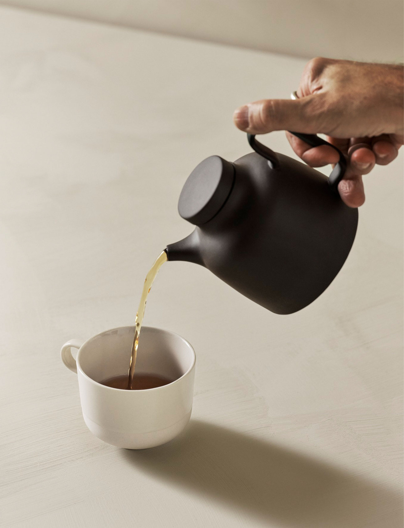 Design House Stockholm - Sand Tea Pot inc. Tea Strainer - teepannut - black - 1