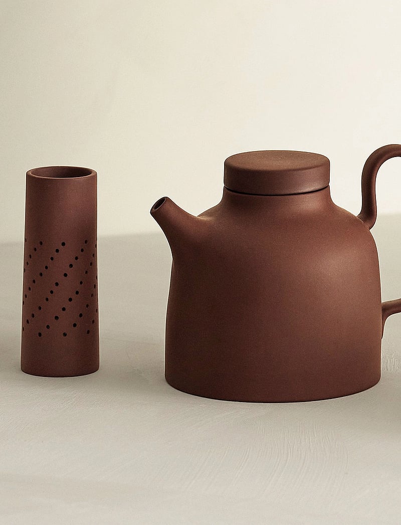 Design House Stockholm - Sand Tea Pot inc. Tea Strainer - teekannud - red - 3