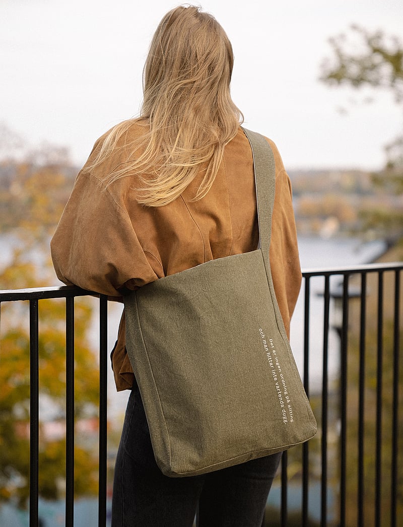 Design House Stockholm - Astrid Lindgren Tote bag - tote-stiilis kotid - olive - 0
