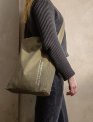 Design House Stockholm - Astrid Lindgren Tote bag - tote bags - olive - 4