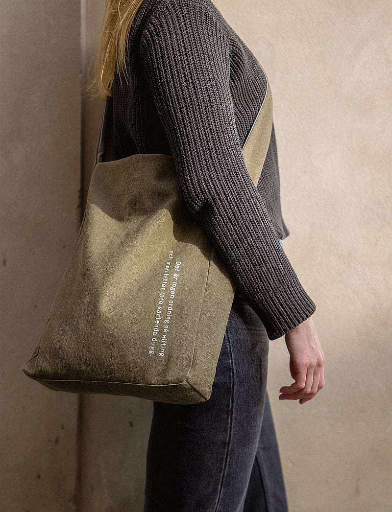 Design House Stockholm - Astrid Lindgren Tote bag - tote-stiilis kotid - olive - 4