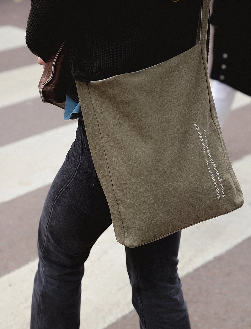 Design House Stockholm - Astrid Lindgren Tote bag - tote-stiilis kotid - olive - 5