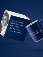 Design House Stockholm - Astrid Lindgren Mug 23 - laagste prijzen - midnight blue - 3