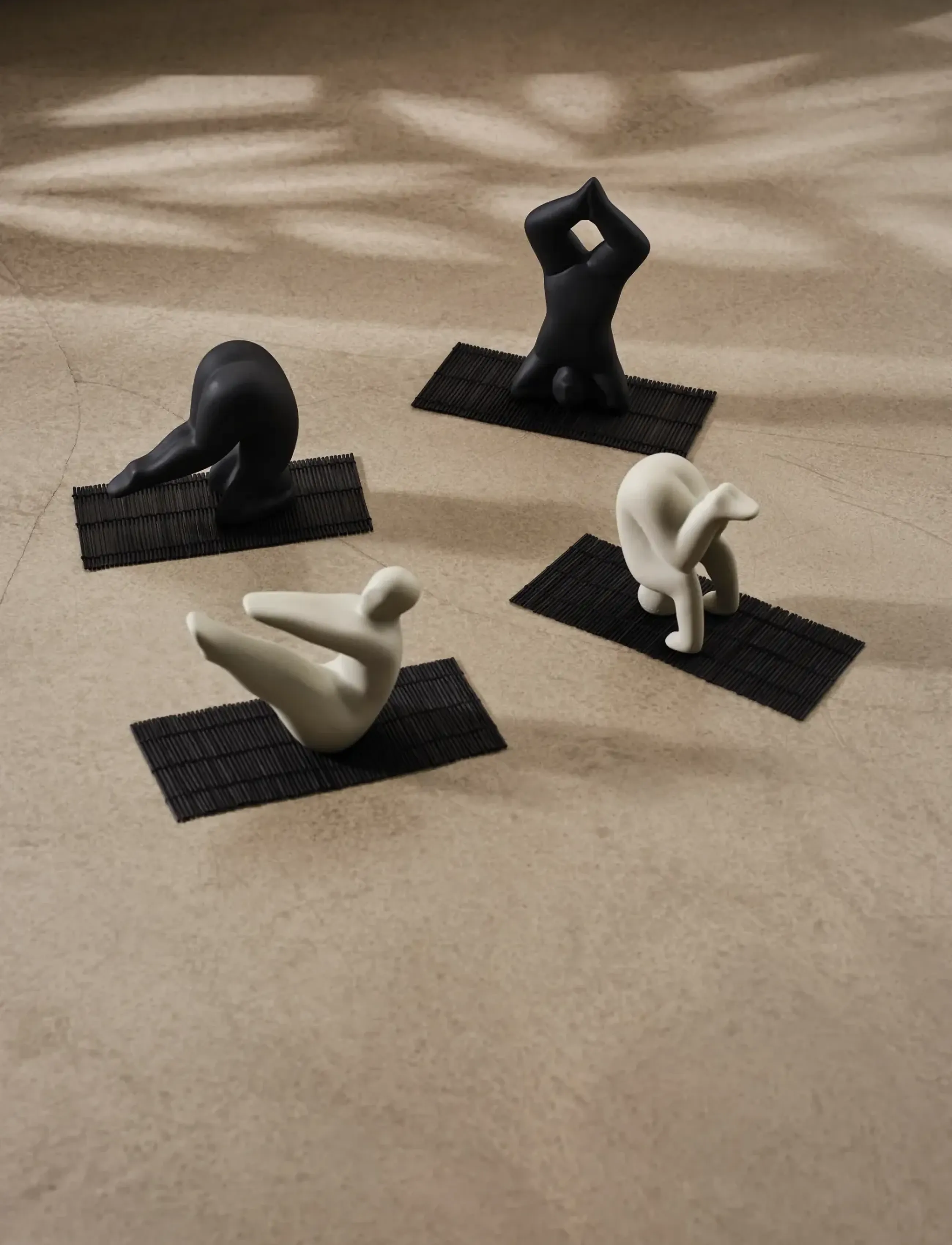 Design House Stockholm - Yoga 3 - skulpturer & figurer - black - 2