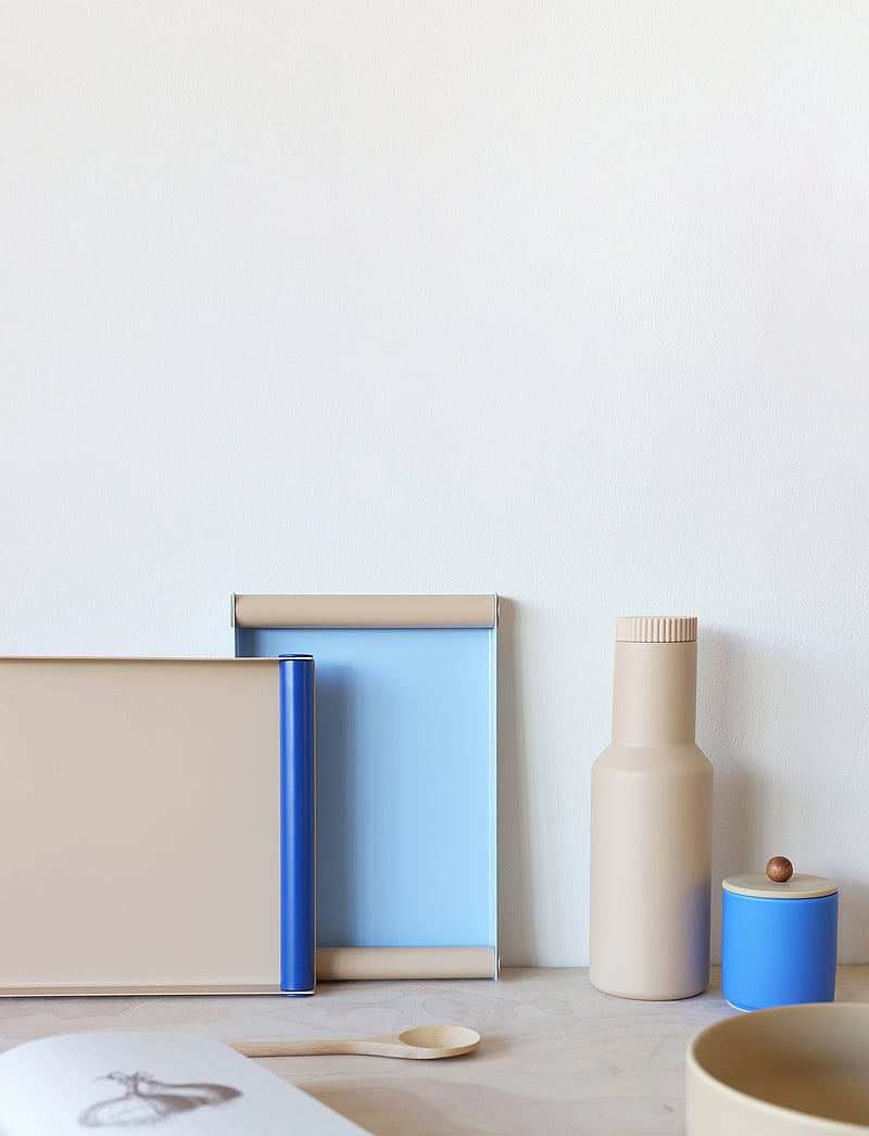 Design Letters - Ray Tray medium - dekorativa fat & skålar - light blue 2717c + beige 4675c - 1