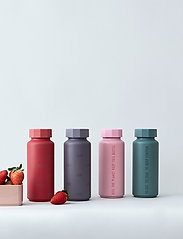 Design Letters - Thermo/Insulated Bottle Special Edition - laveste priser - dusty green - 2