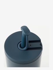 Design Letters - Travel cup with straw 500ml - zemākās cenas - dark blue - 1