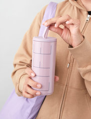 Design Letters - Travel cup with straw 500ml - wasserflaschen & glasflaschen - lavender - 4