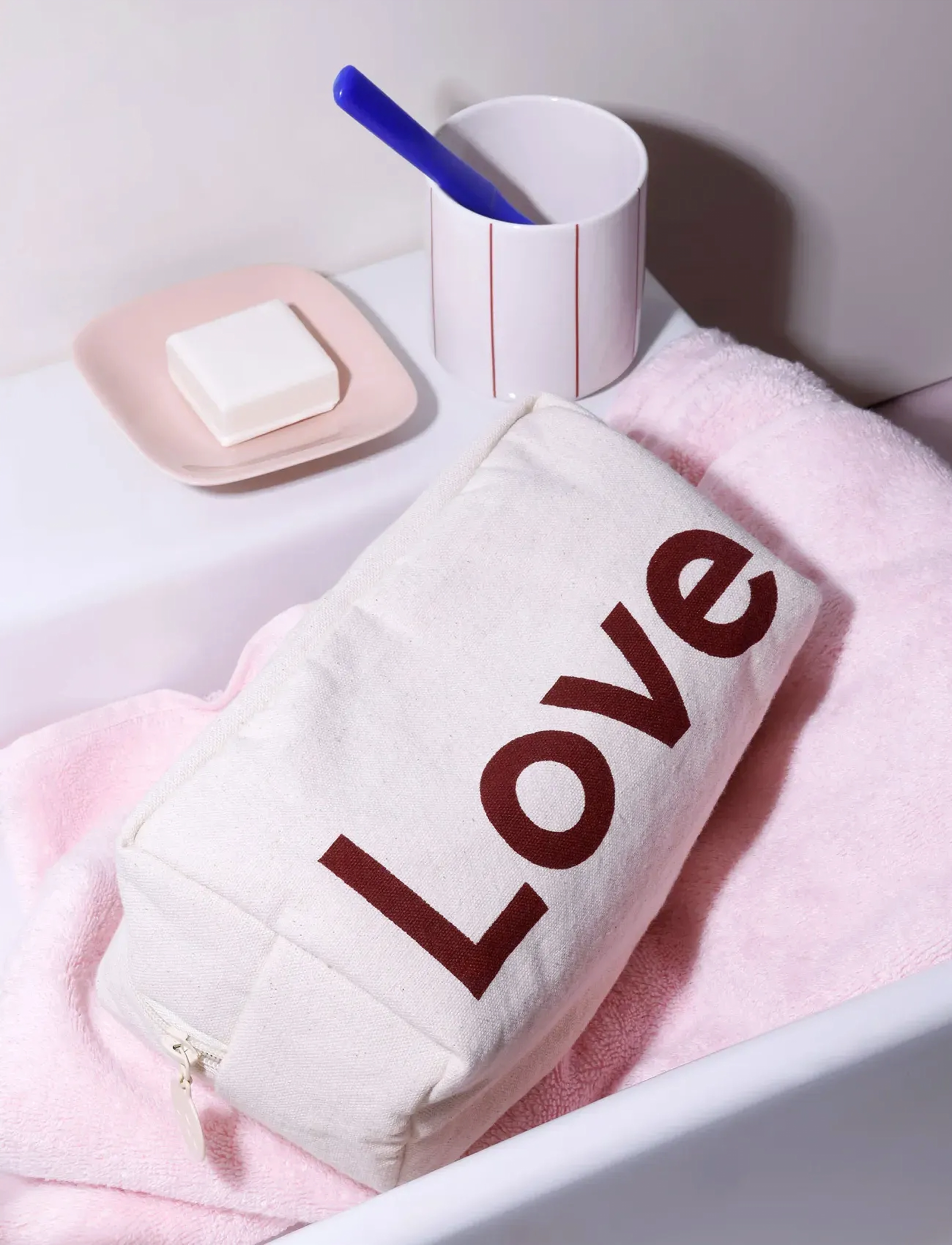 Design Letters - Cavita. Travel Wash bag - trousses de maquillage - natural / syrrah burgundy - 1