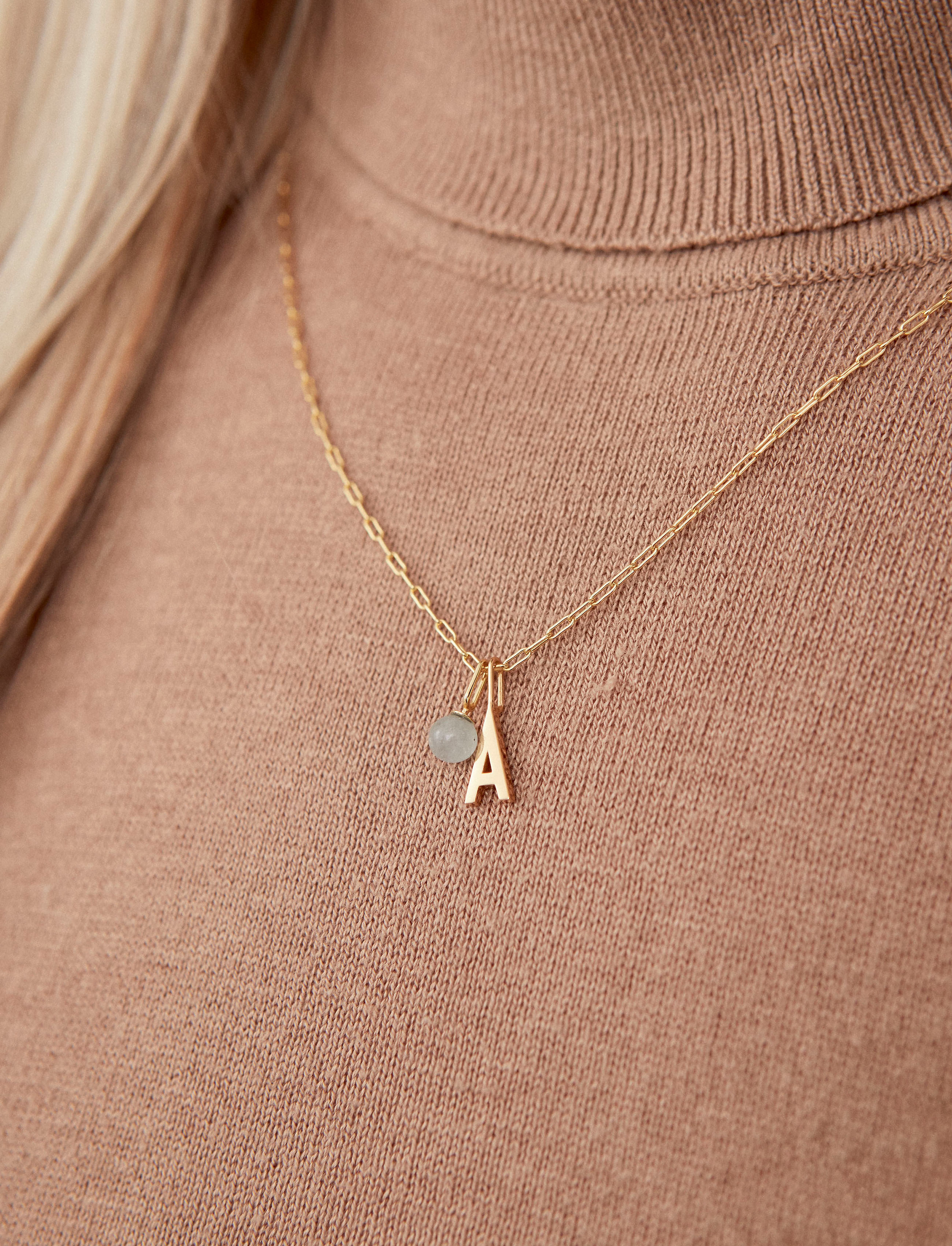 Design Letters Letter For Initial Necklace A-Z (18K Gold-Plated), 10 MM, Gold, Smykker > Vedhæng, Dame