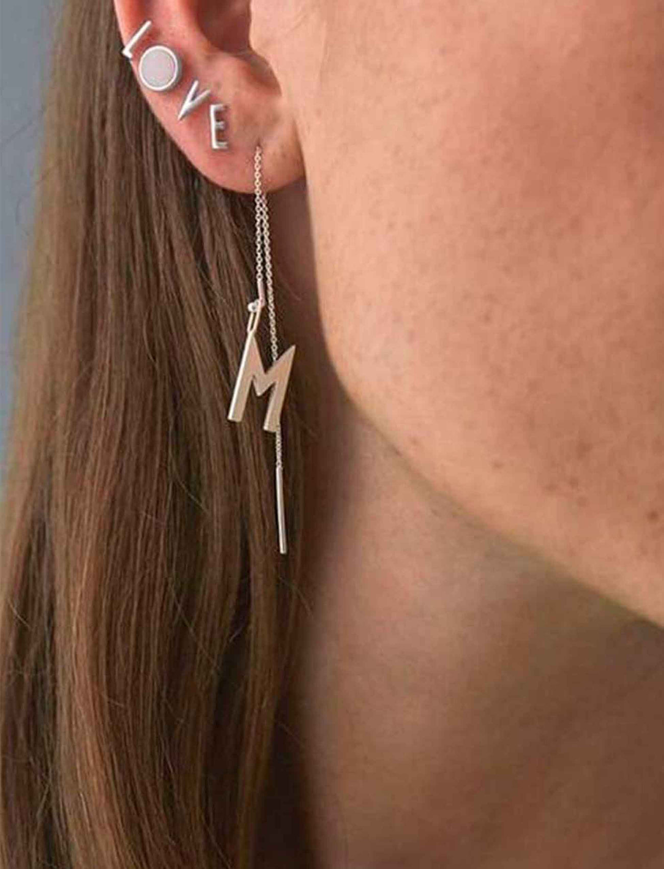 Design Letters - Earring stud with Pink Opal (Silver) - stud oorbellen - gold - 1
