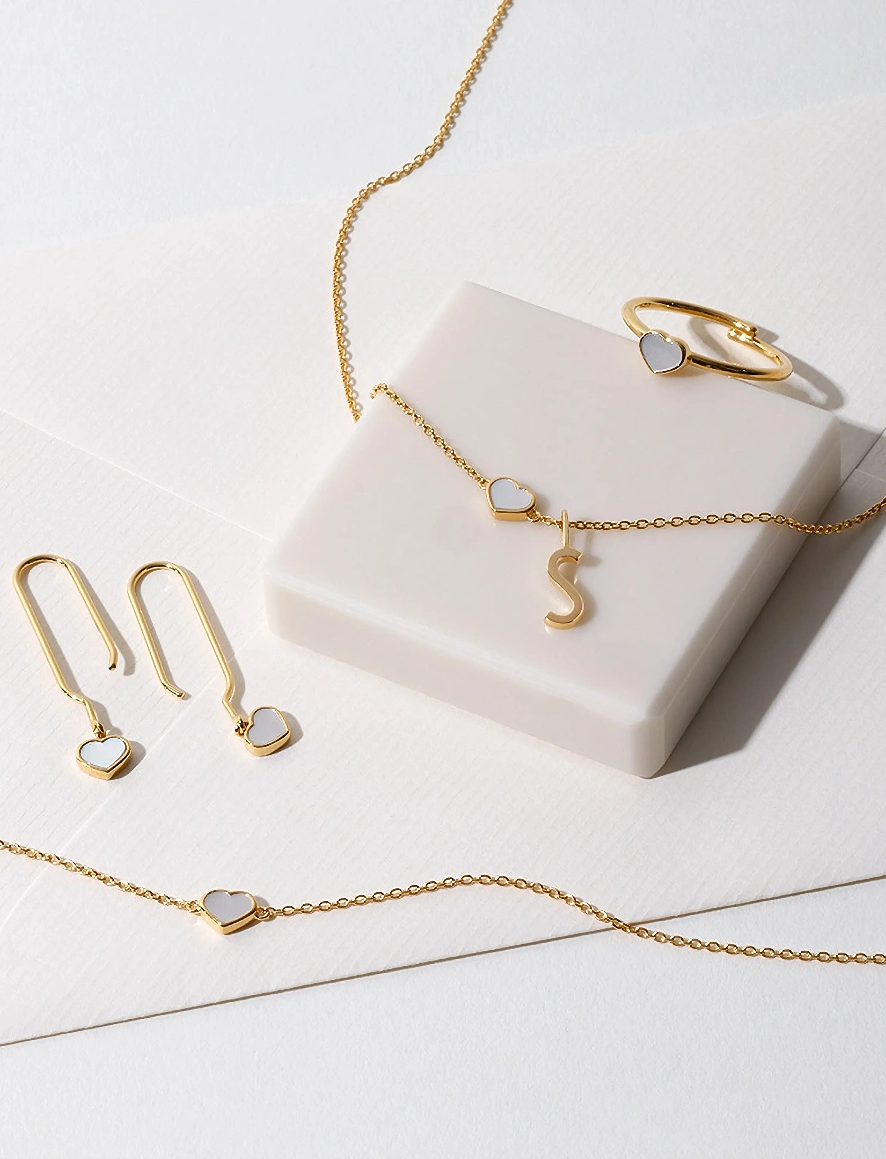 Design Letters - Pearl Little Big Love earstuds, gold plated - perlenohrringe - gold - 3