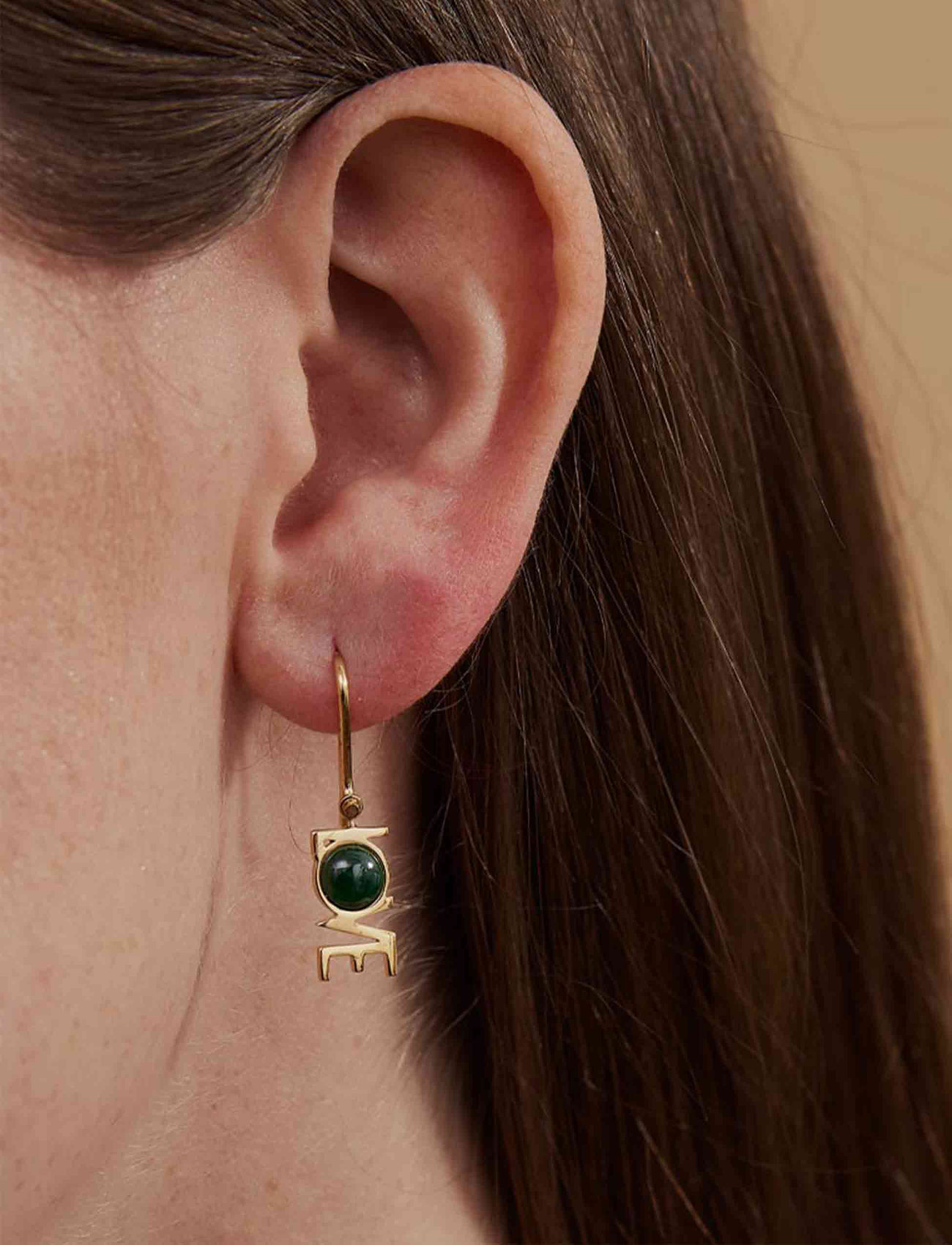 Design Letters - LOVE Ear hanger Gold (1 pcs) - pendant earrings - malachite - 1