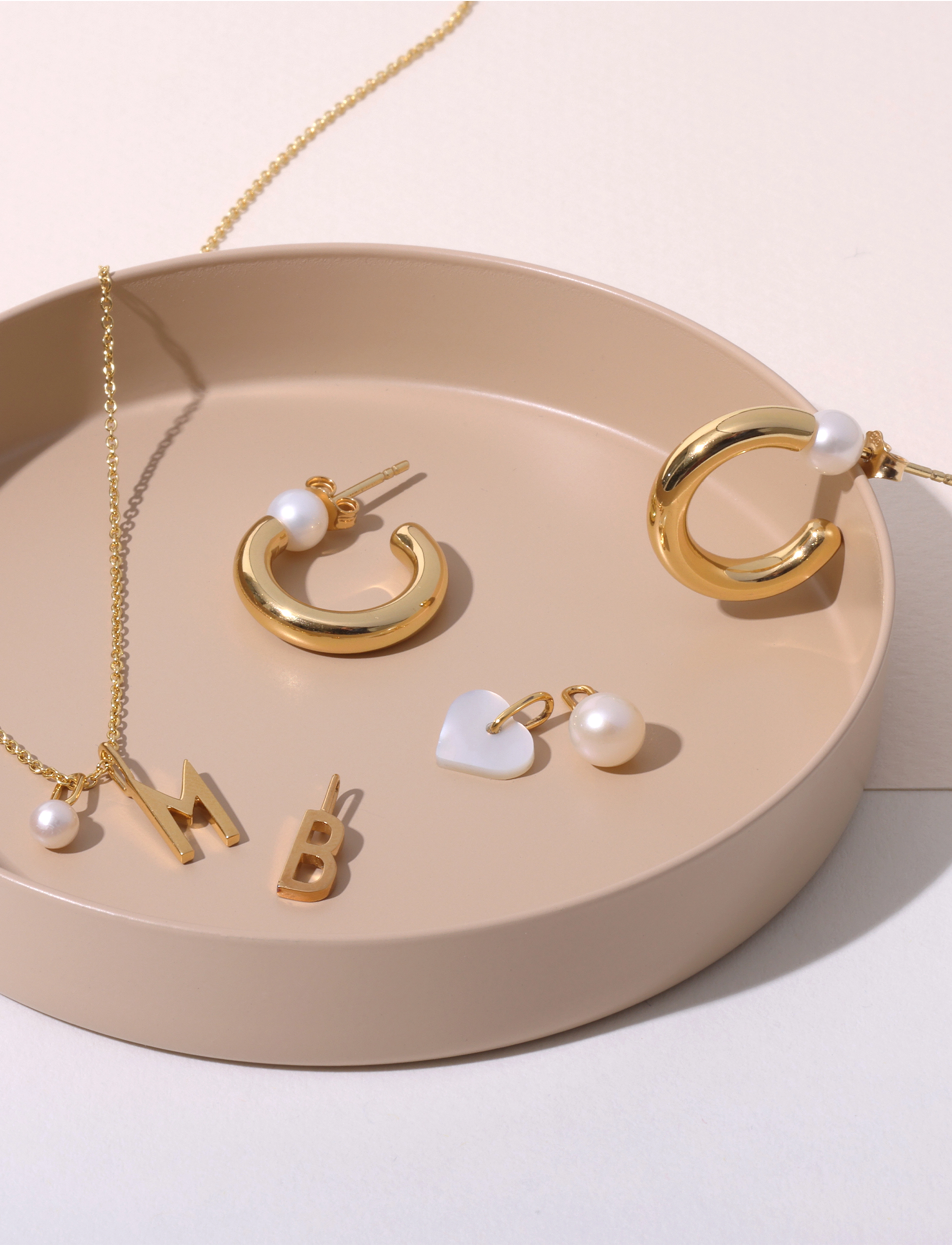 Design Letters - Chunky Pearl Hoops - perlenohrringe - white - 3