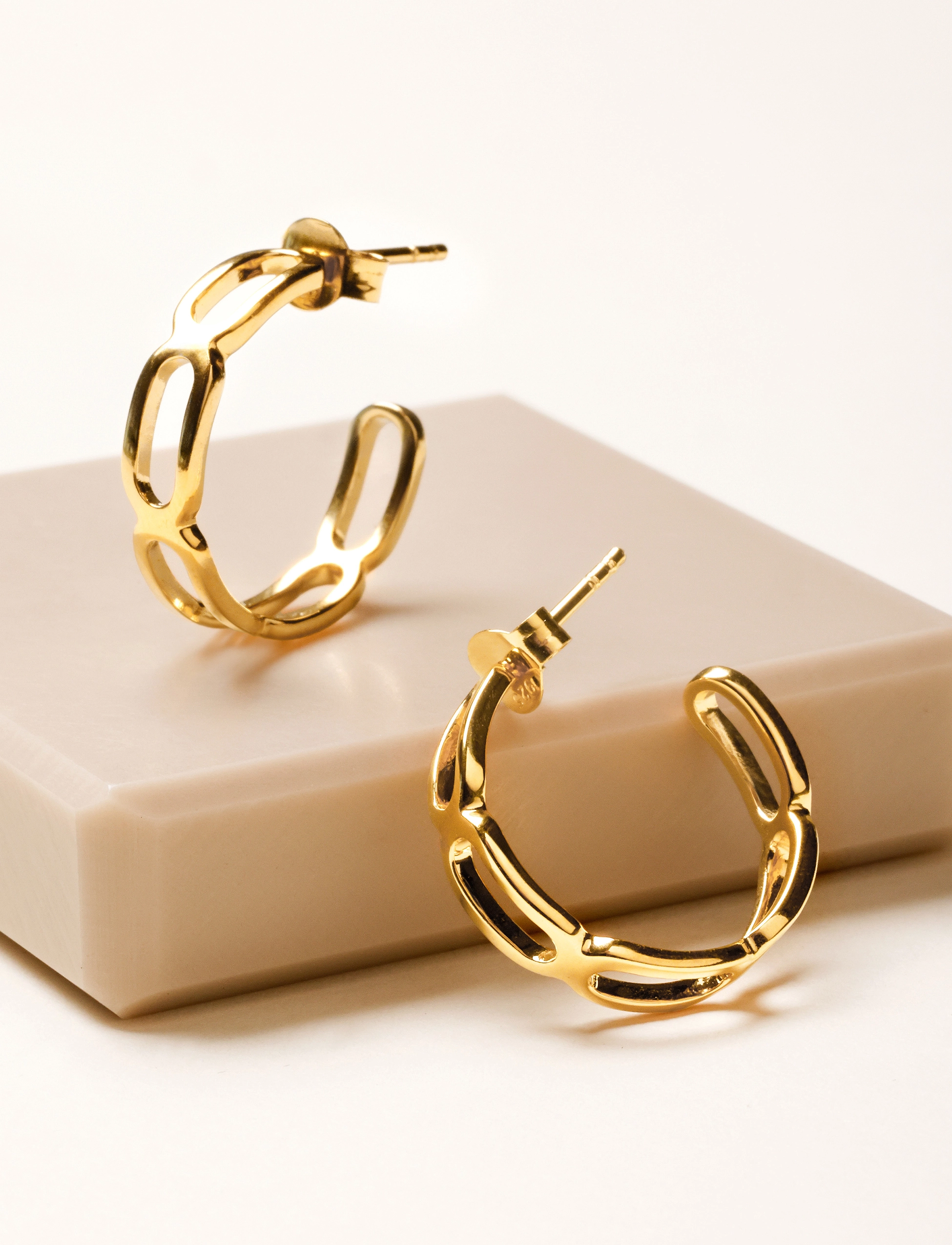 Design Letters - Square link hoop (set of 2 pcs) Goldplated - hoops - gold - 2