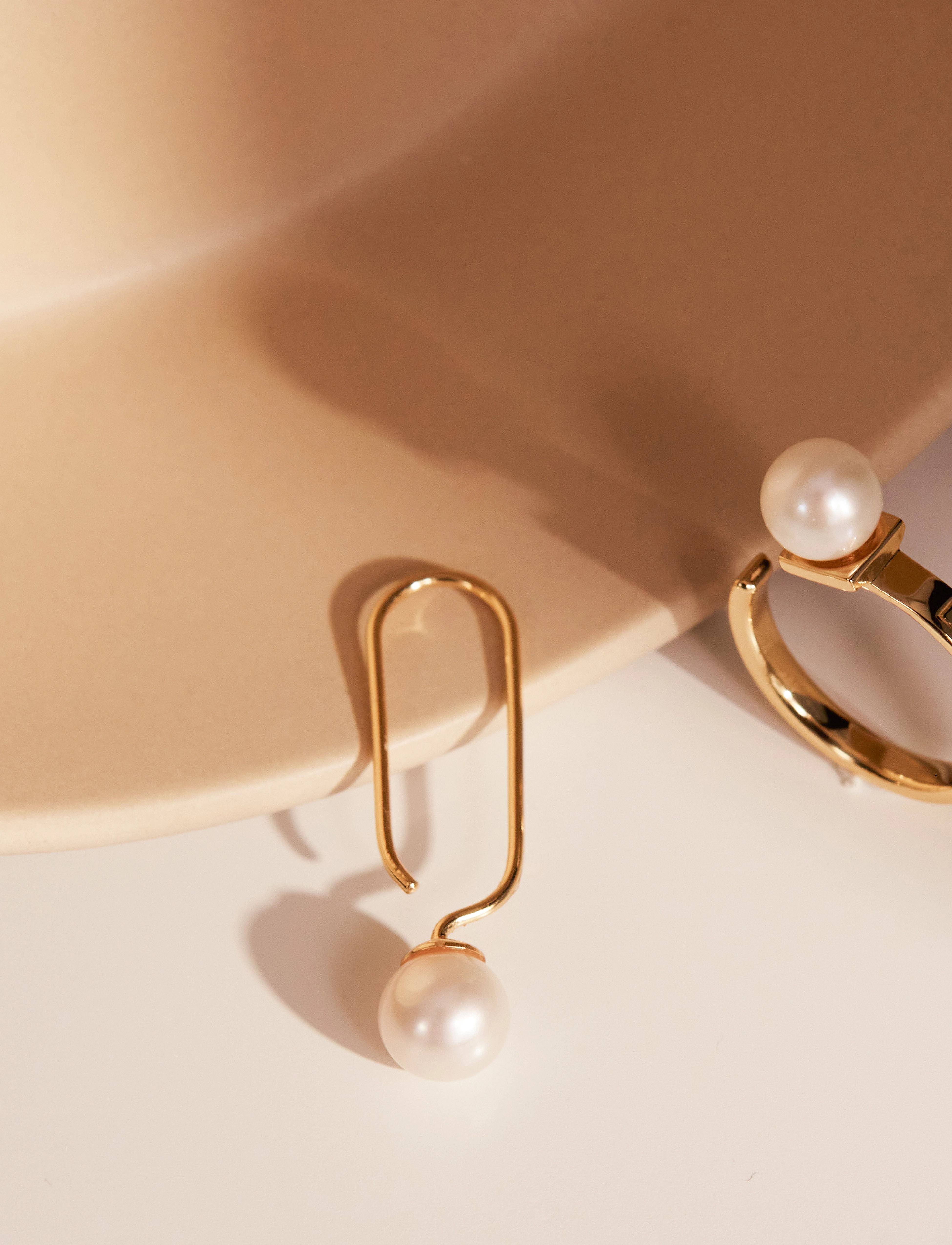 Design Letters - Pearl Drop Earhanger (set of 2 pcs) - perleøredobber - gold - 2