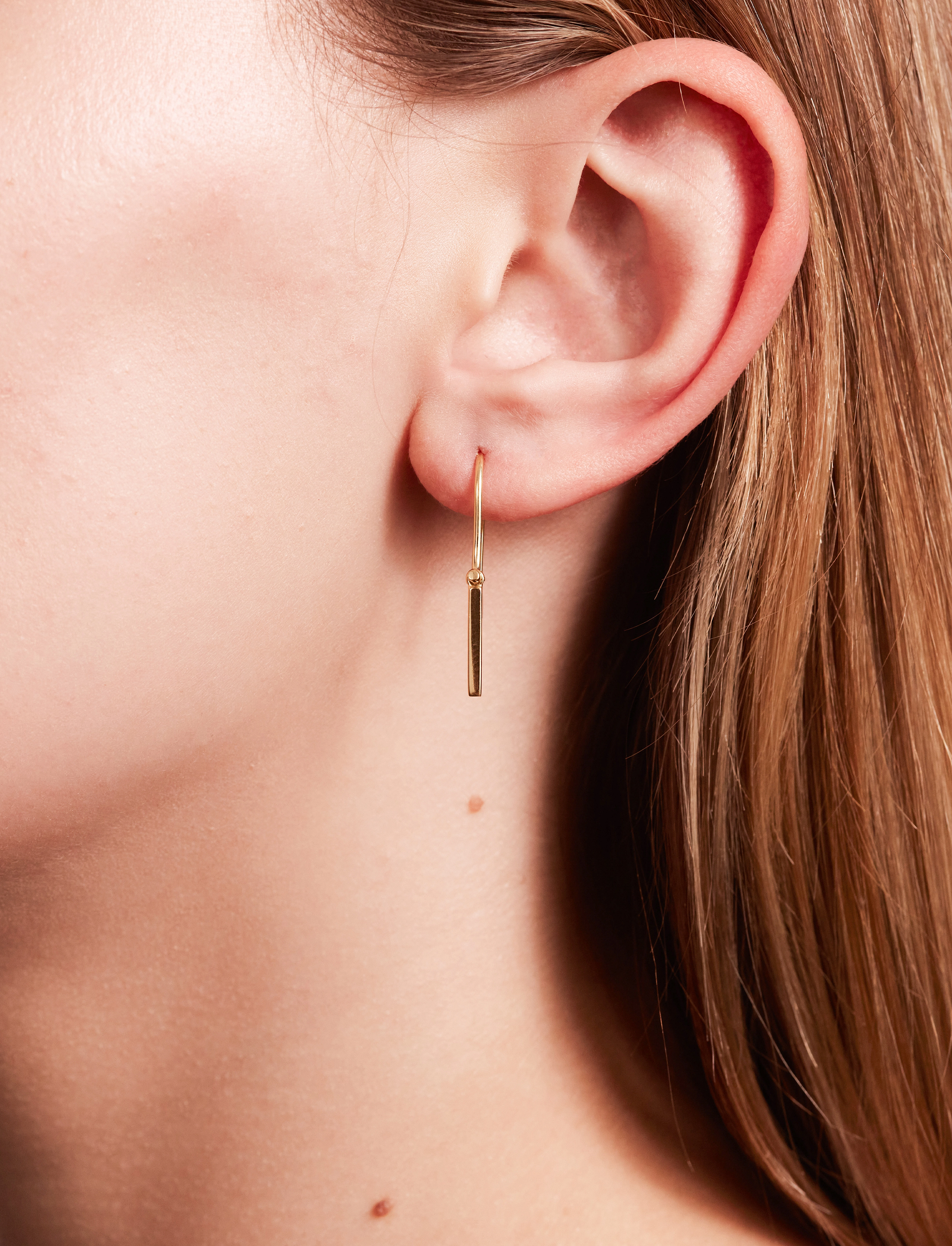 Design Letters Initial Ear Hanger (A-Z), One Size 2, Gold, Øreringe > Enkelt Ørering, Dame