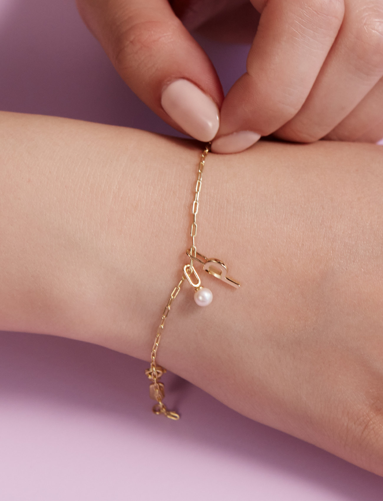 Design Letters - Square link bracelet - Gold - ketjurannekorut - gold - 1