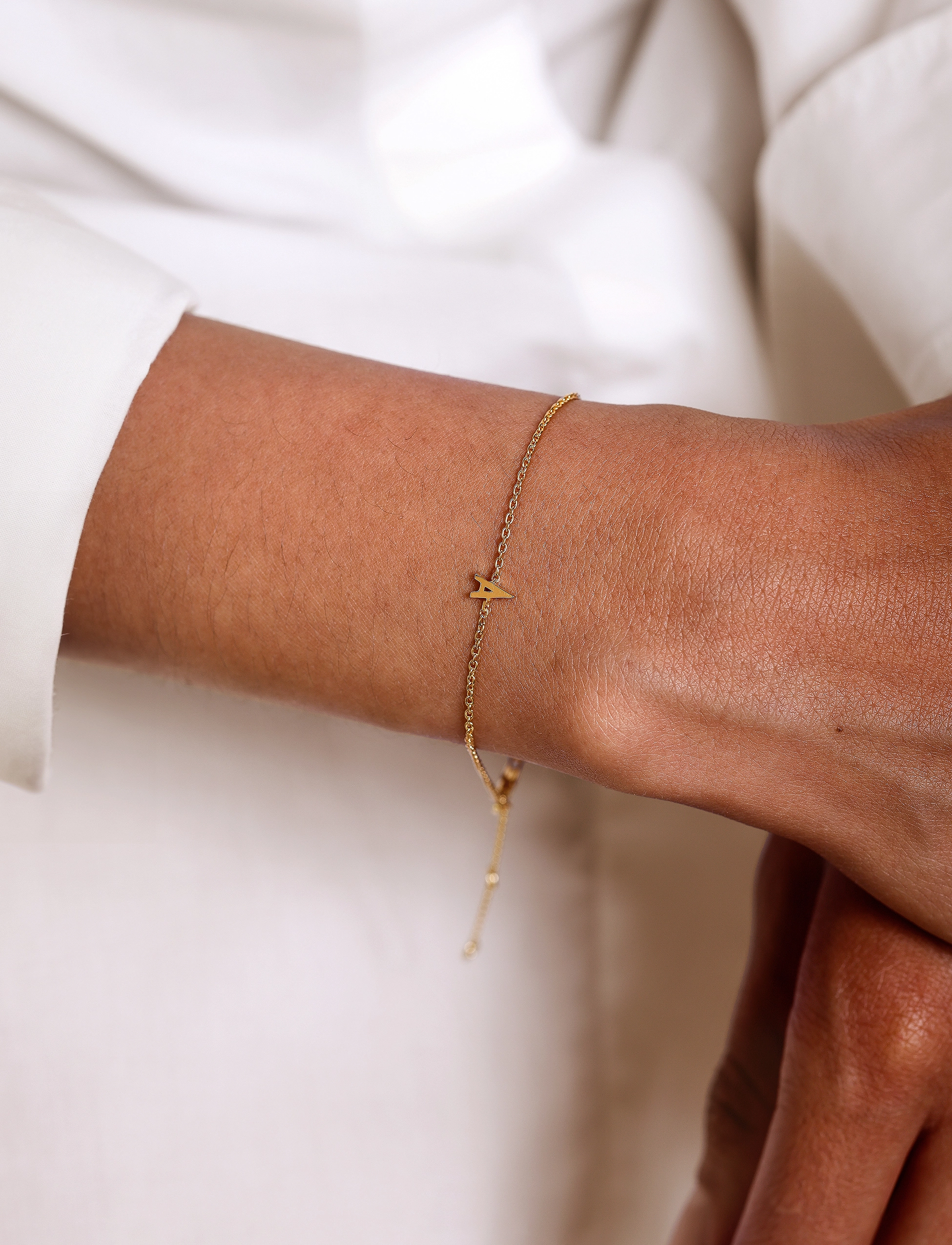 Design Letters Archetype Bracelet A-Z Gold Plated, Kvinder, Initial Armbånd, Guld, Str: L:21CM