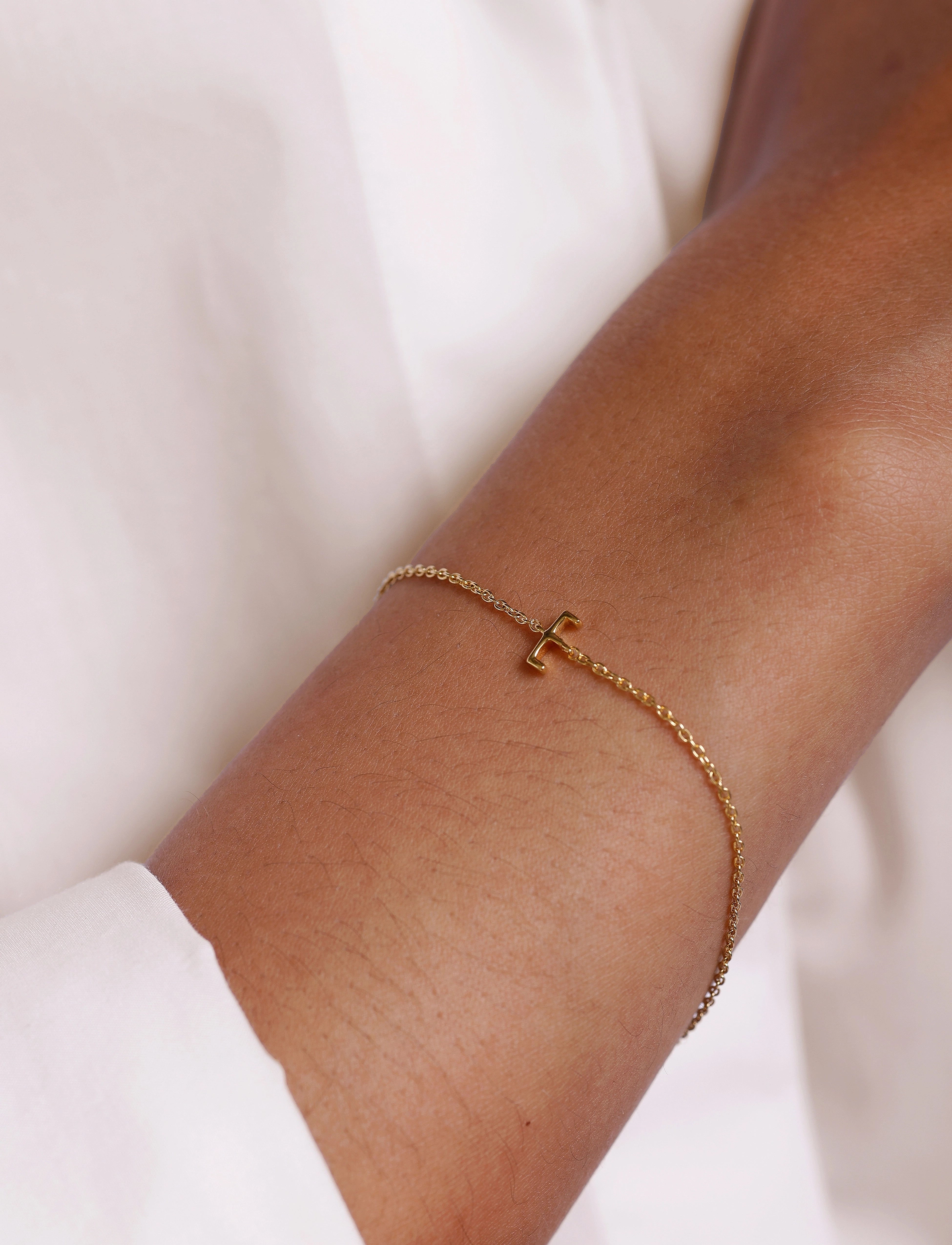 Design Letters Archetype Bracelet A-Z Gold Plated, Kvinder, Initial Armbånd, Guld, Str: ONE SIZE