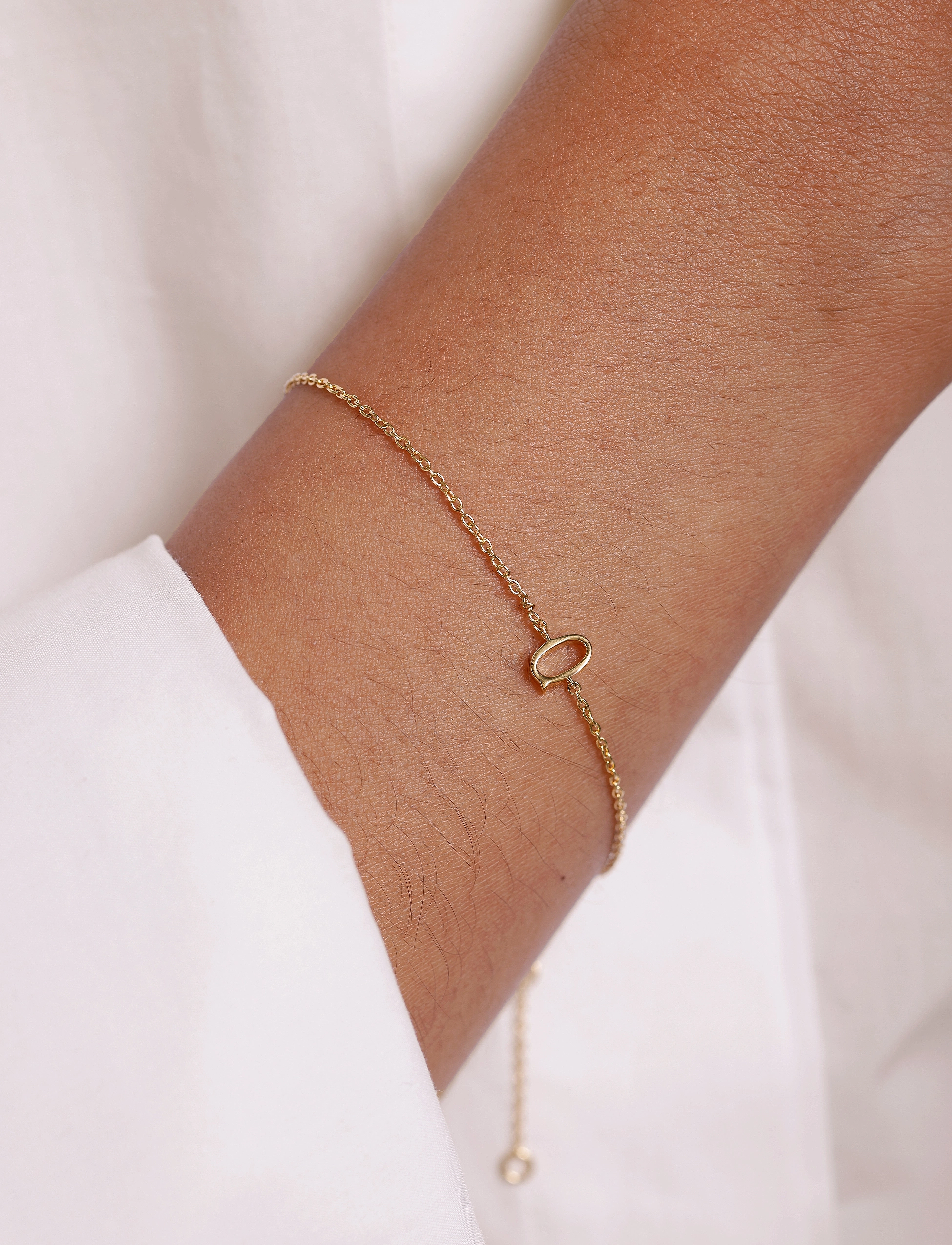 Design Letters Archetype Bracelet A-Z Gold Plated, Kvinder, Initial Armbånd, Guld, Str: L:21CM