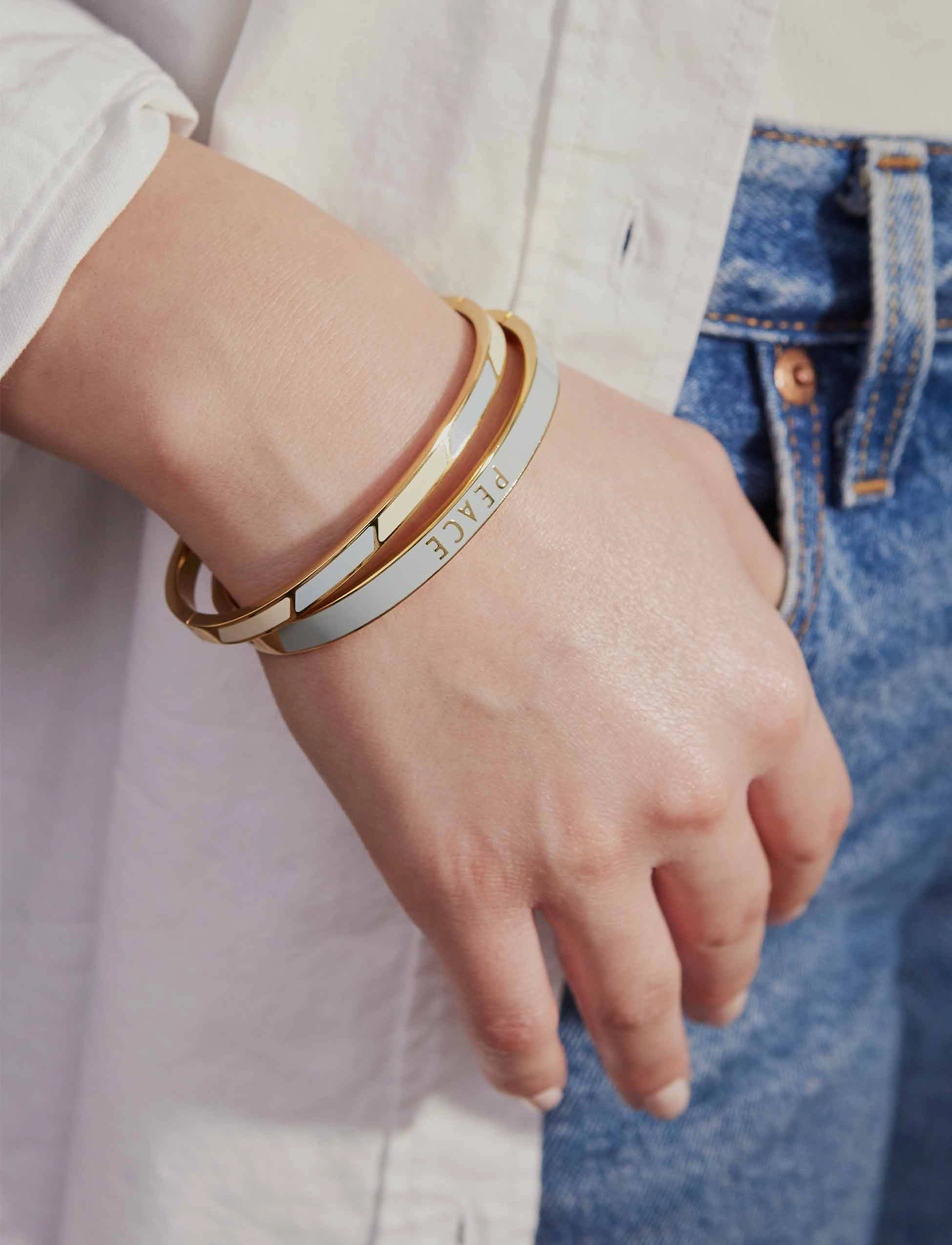 Design Letters - Striped Candy Bangle - festmode zu outlet-preisen - light blue 5435c + a055 - 3