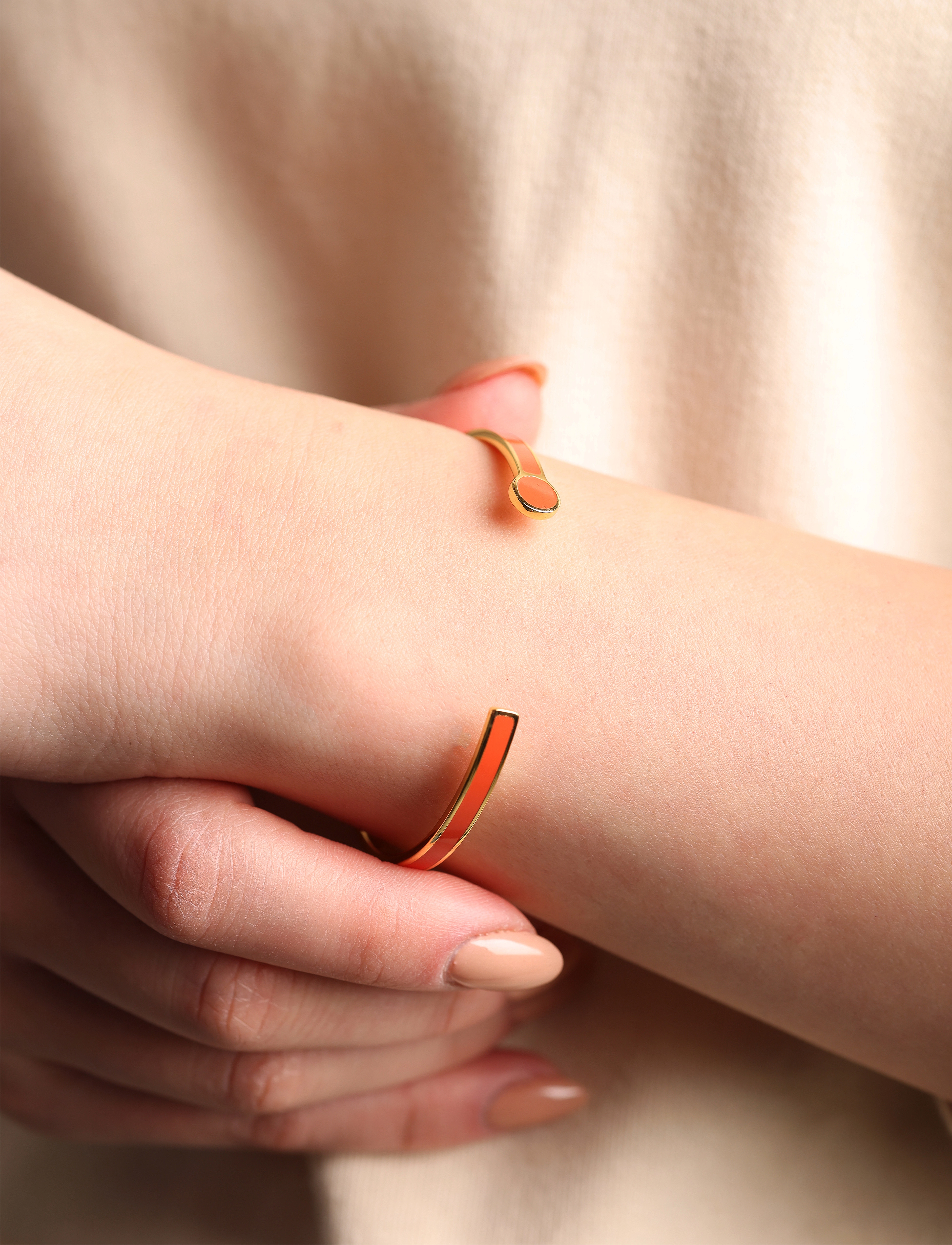 Design Letters Rainbow Dot Bangle, One Size, Bracelets, Koralle - Bangles, Frauen