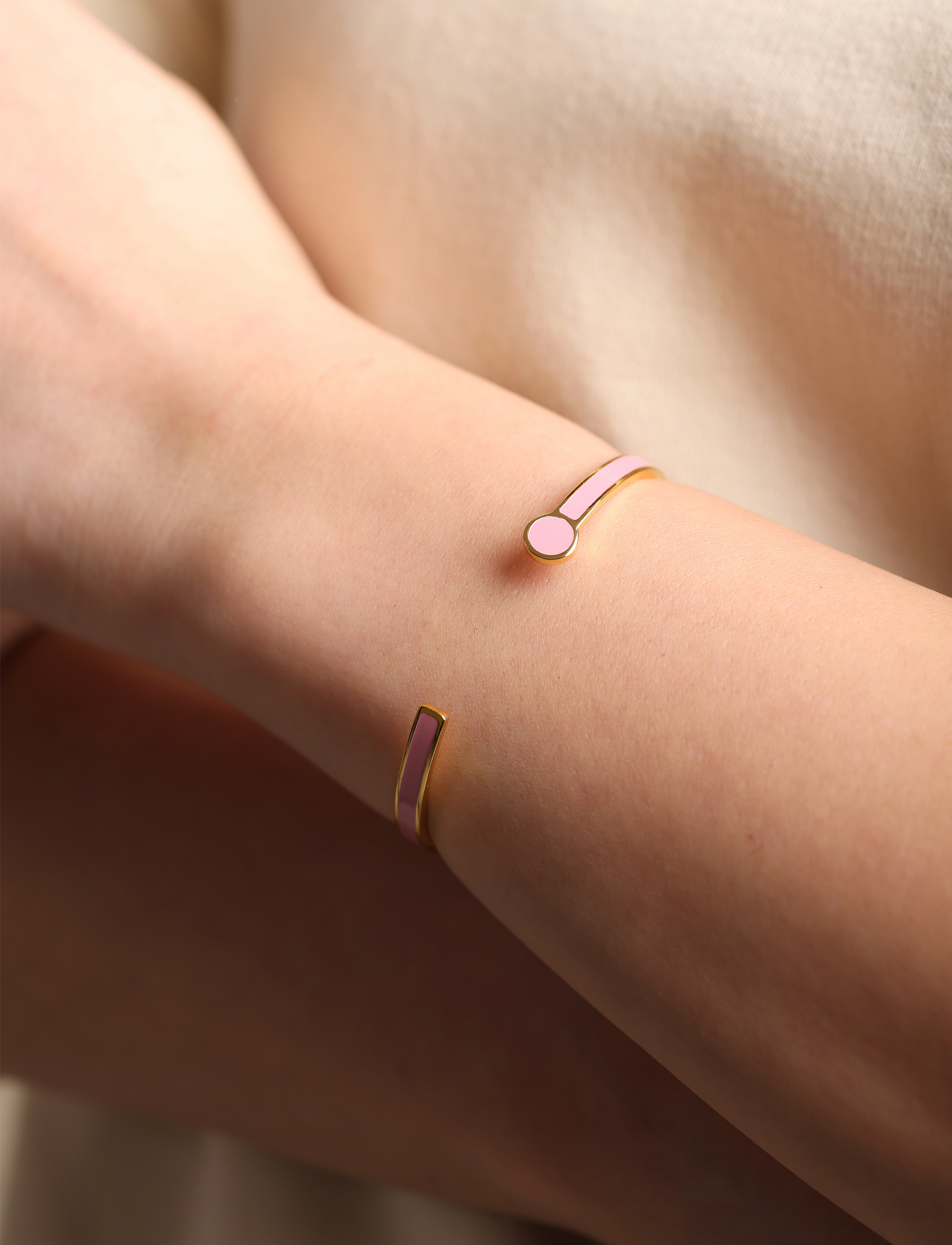 Design Letters Rainbow Dot Bangle, One Size, Bracelets, Rosa - Bangles, Frauen