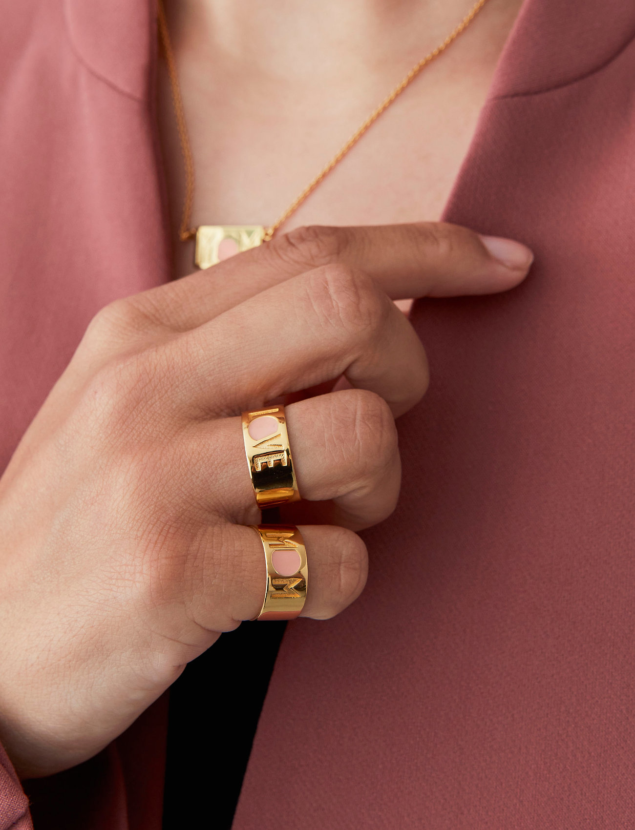 Design Letters - MOM Ring Gold plated - ballīšu apģērbs par outlet cenām - gold - 1