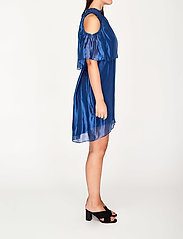 DESIGNERS, REMIX - Dream Halter Dress - midi kjoler - sky blue - 4