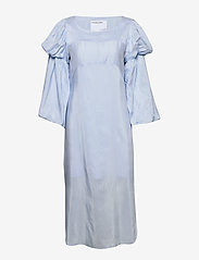 Straight midi-length dress with voluminous sleeves - LIGHT BLUE