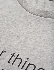DESIGNERS, REMIX - Stanley Statement Tee - t-shirts - light grey melange - 4
