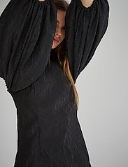 DESIGNERS, REMIX - Kappa Sleeve Dress - party dresses - black - 3