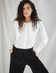 DESIGNERS, REMIX - Sandra Big Collar Shirt - long-sleeved blouses - cream - 2