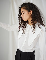 DESIGNERS, REMIX - Sandra Big Collar Shirt - long-sleeved blouses - cream - 3