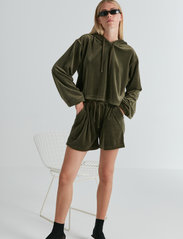 DESIGNERS, REMIX - Frances Sweat Shorts - kasdienio stiliaus šortai - army - 2