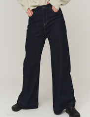 DESIGNERS, REMIX - Wyatt Wide Jeans - brede jeans - dark denim - 2