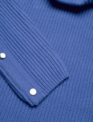 DESIGNERS, REMIX - Molina Button Sweater - megztiniai su aukšta apykakle - neon blue - 4