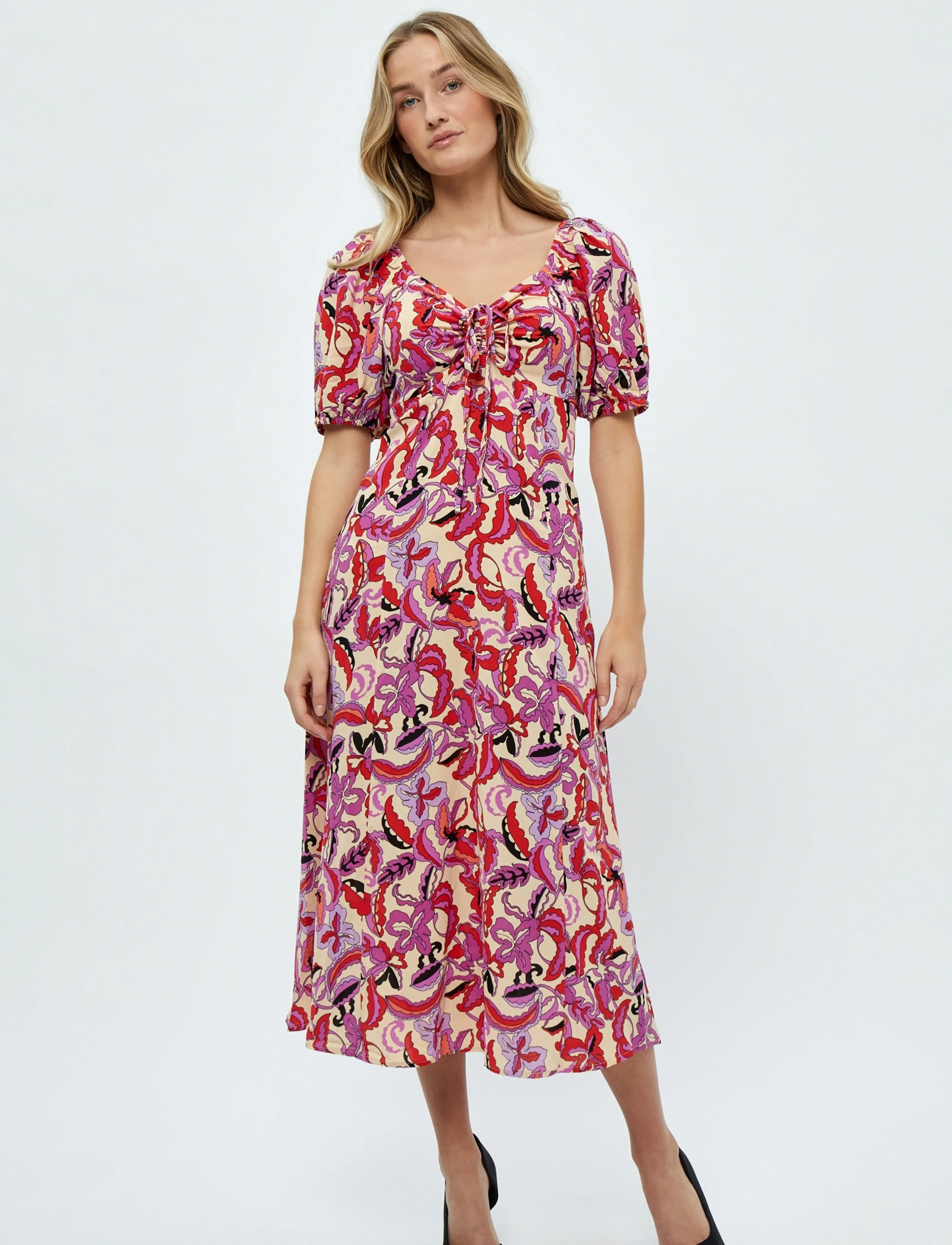 DESIRES Delilah Short Sleeve Midcalf Dress - Kleider - GARDENIA PRINT / cream