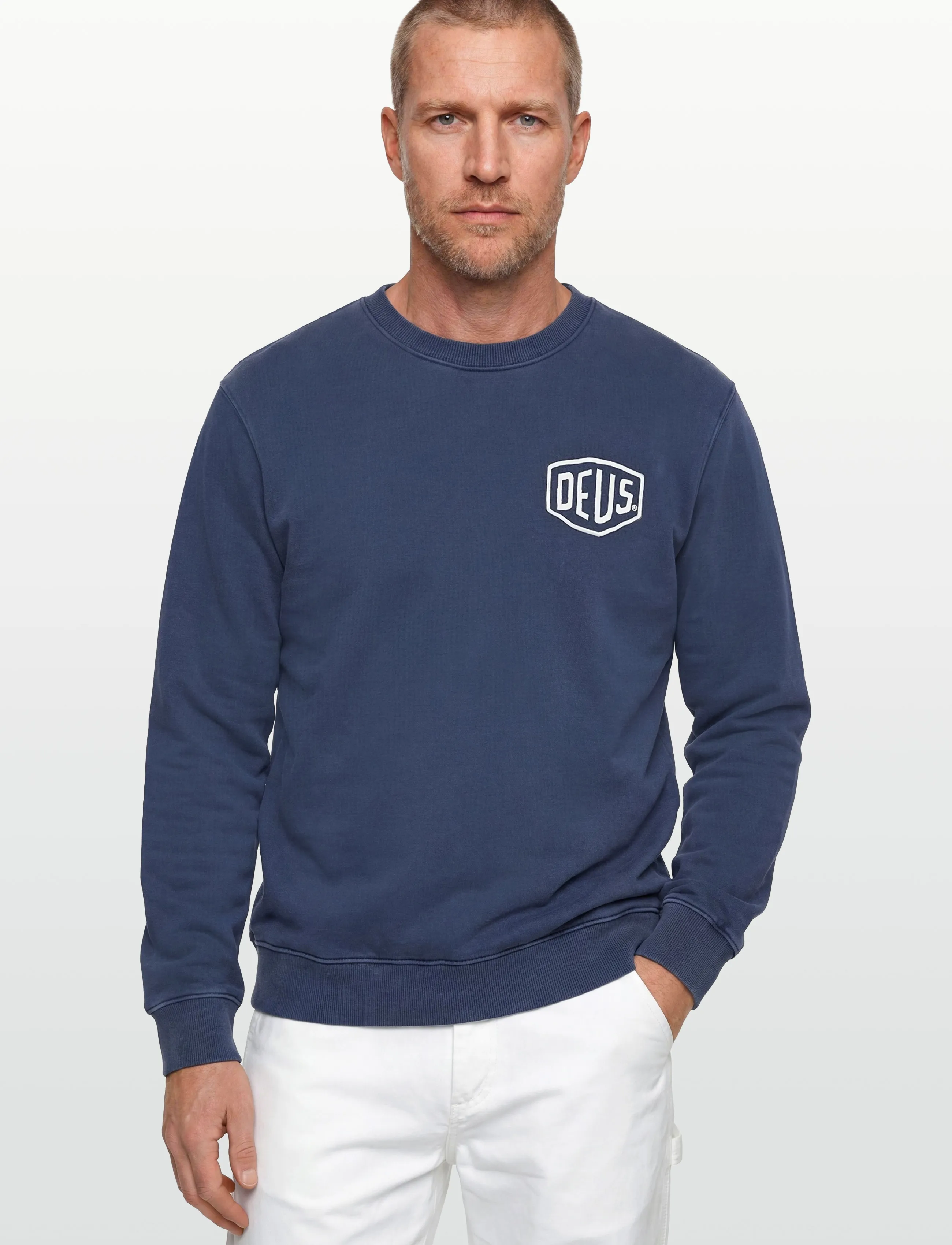 Deus Ex Machina - Shield Garment Dyed Crew - shoppa efter stil - mechanic blue - 3