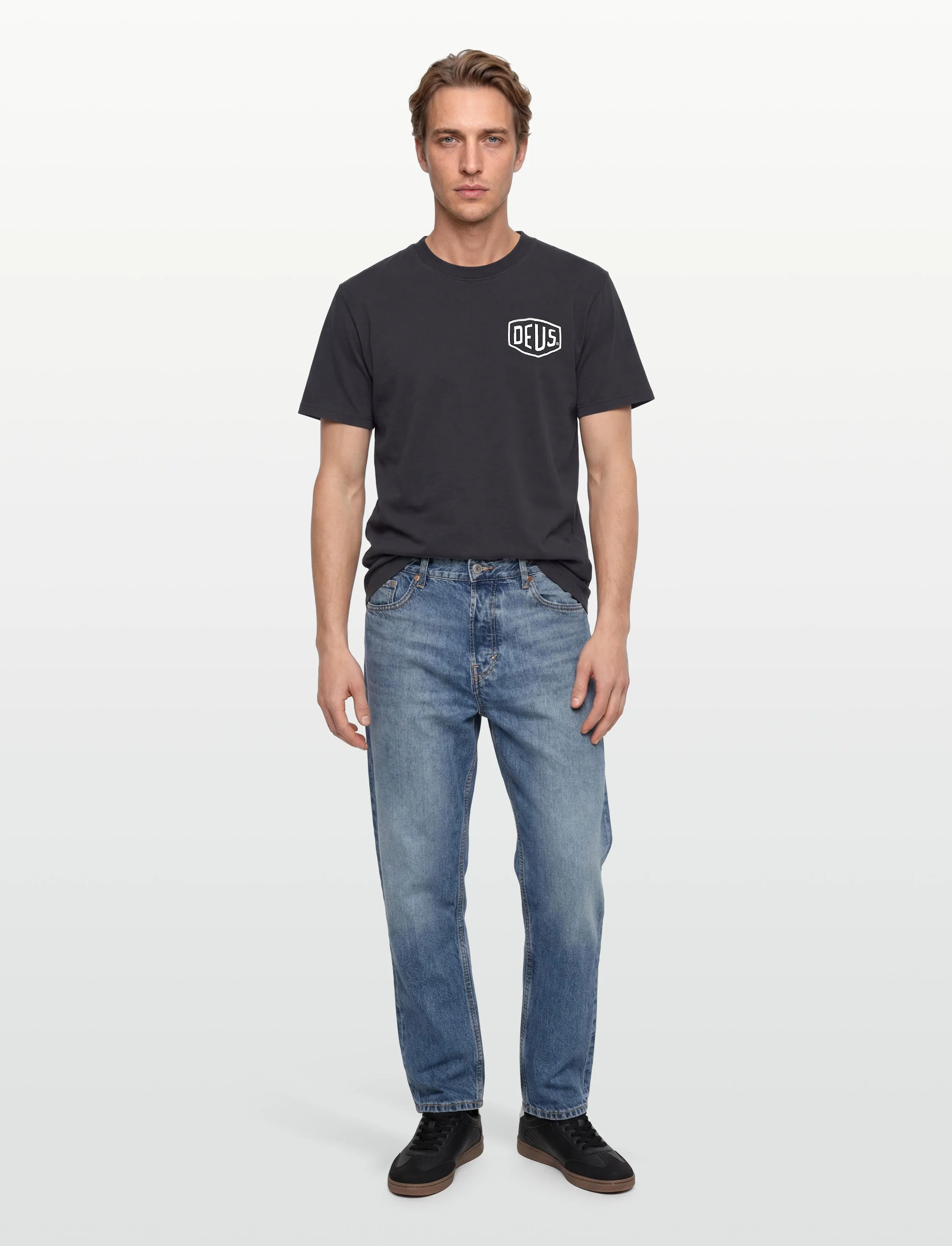 Deus Ex Machina Shield Garment Dyed Tee - Kläder - BLACK / black