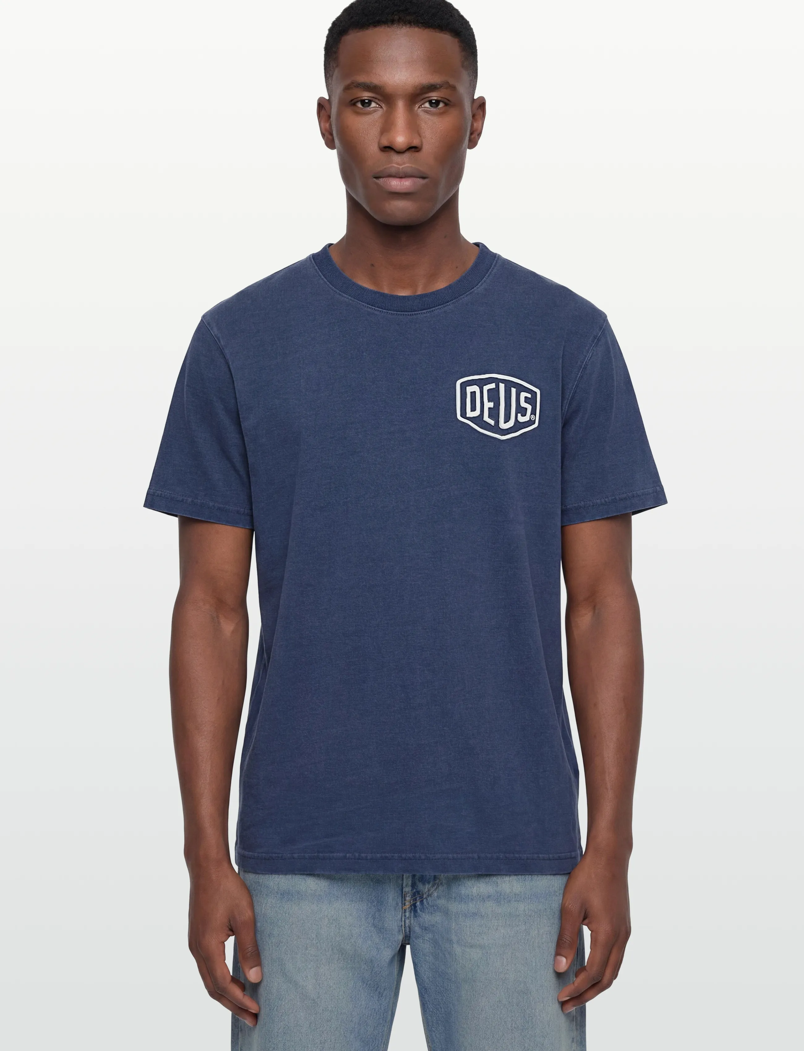 Deus Ex Machina - Shield Garment Dyed Tee - kortärmade t-shirts - mechanic blue - 4