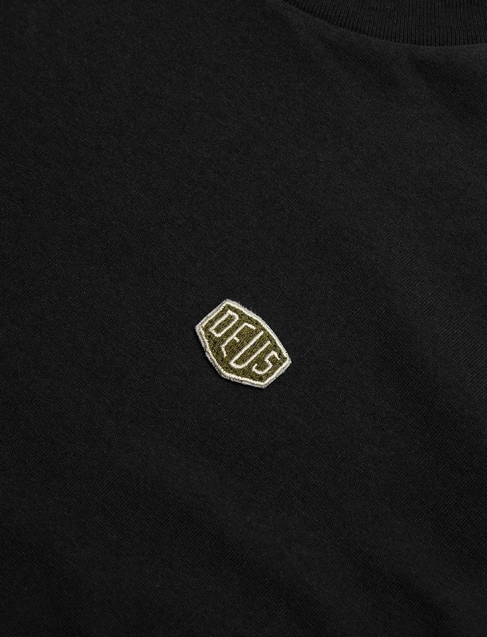 Deus Ex Machina - Shield Standard Tee - kortärmade t-shirts - black - 1