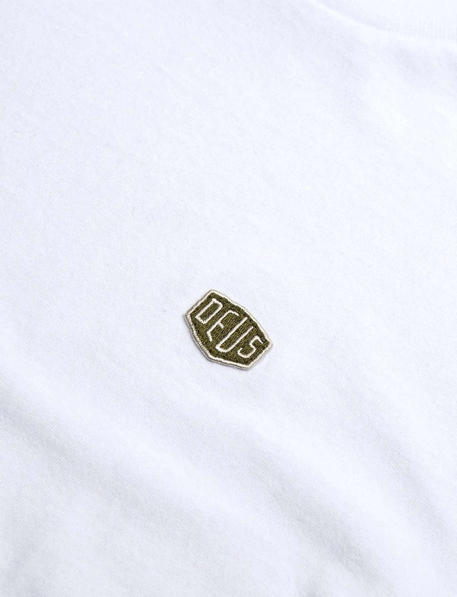 Deus Ex Machina - Shield Standard Tee - kortærmede t-shirts - white - 1