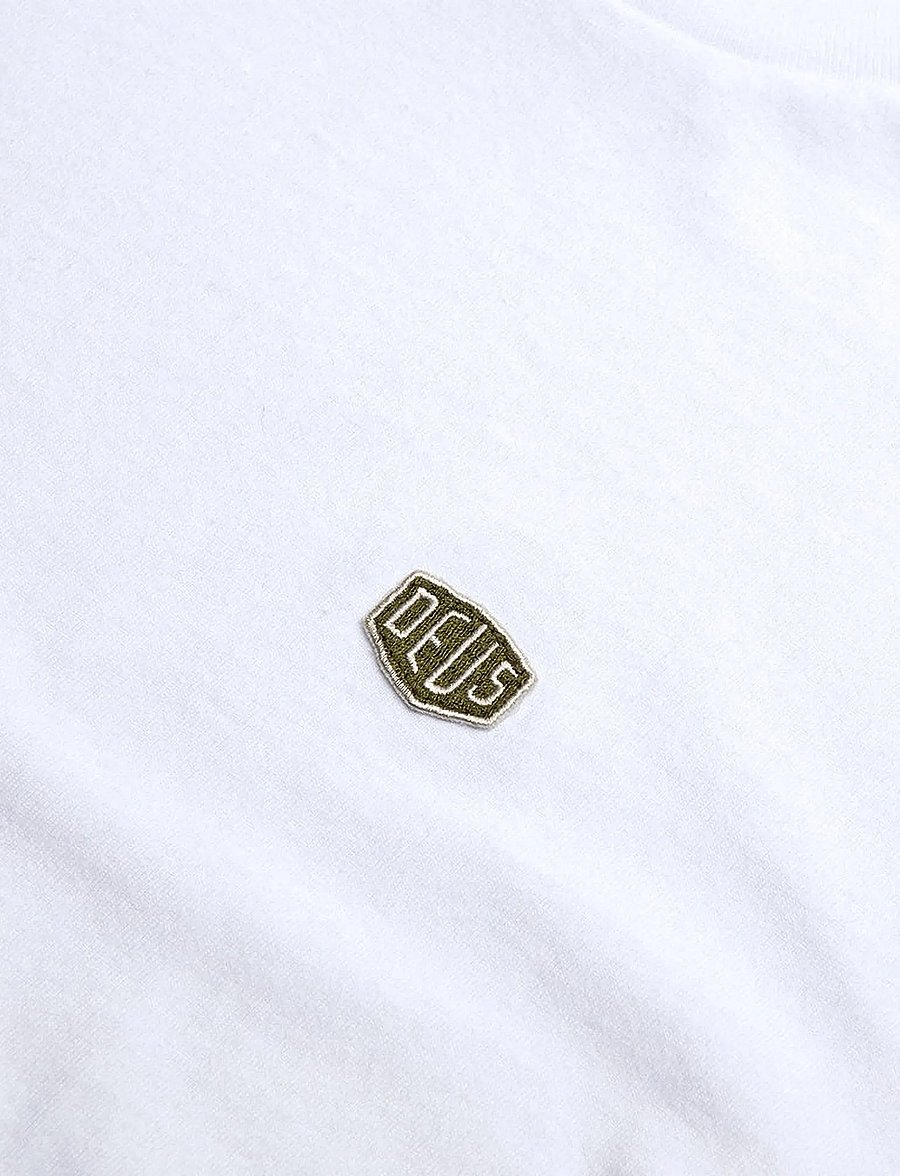 Deus Ex Machina - Shield Standard Tee - kortärmade t-shirts - white - 1